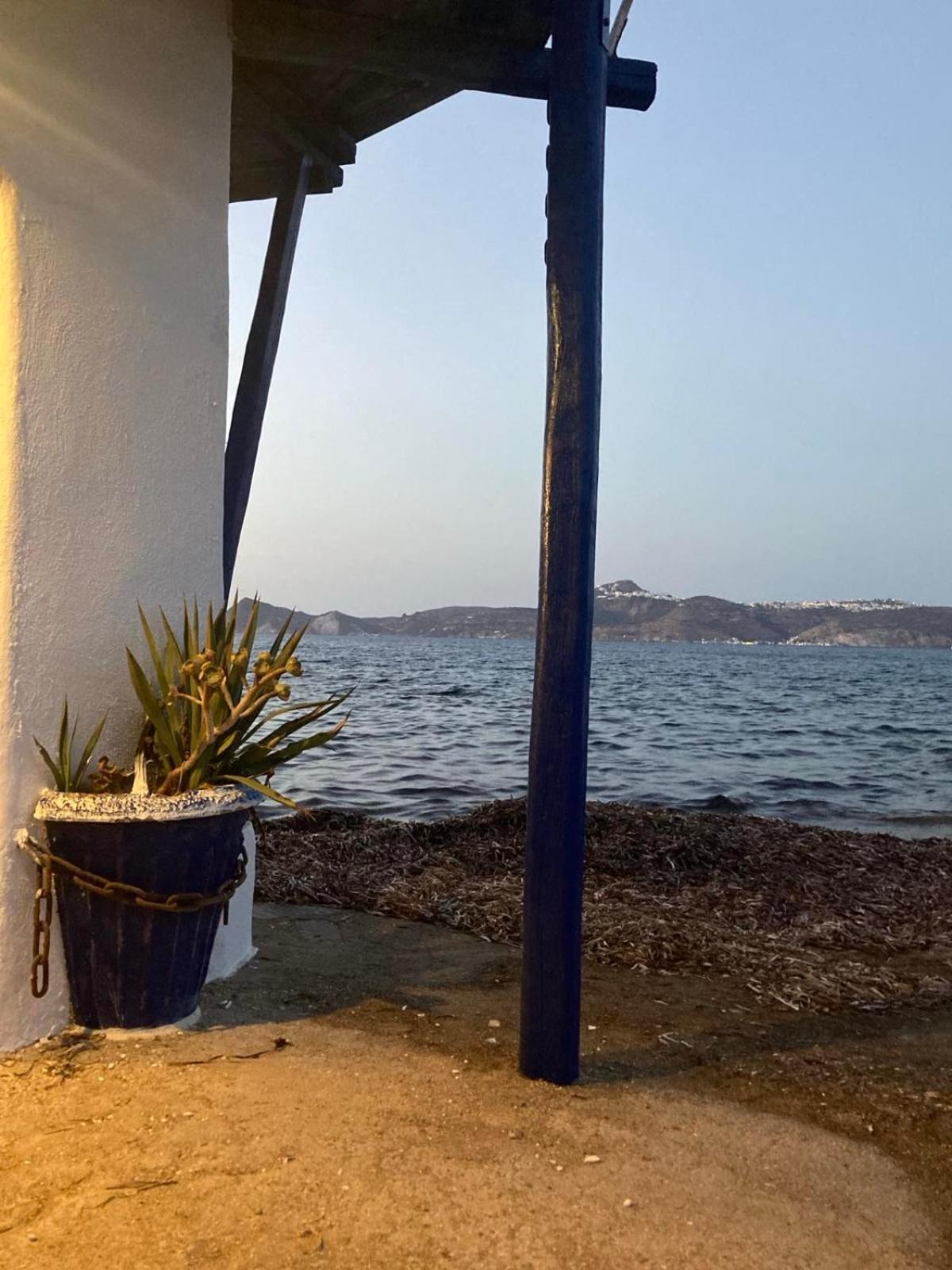 Palirroia (High Tide) Embourios (Milos) Exterior foto