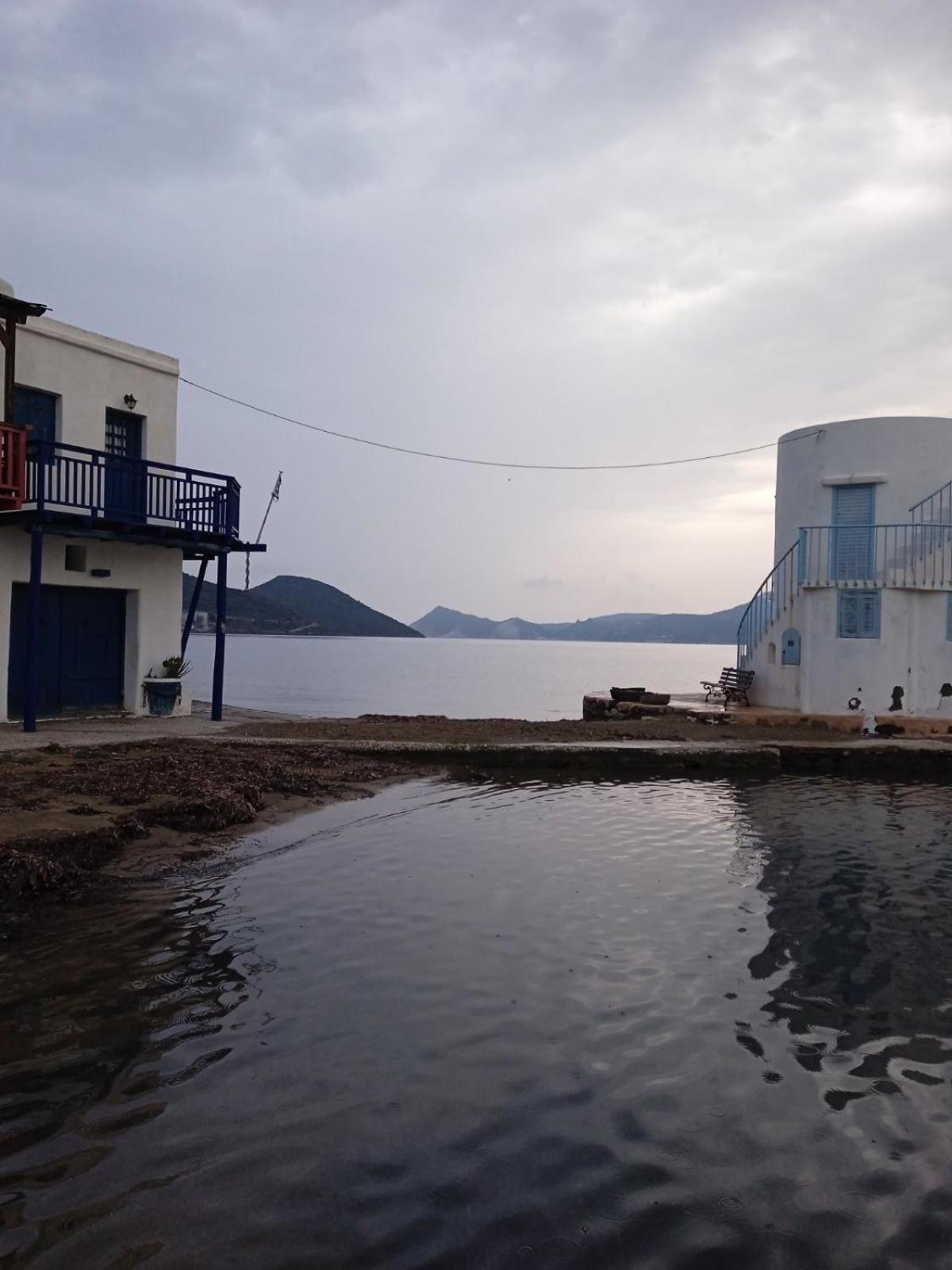 Palirroia (High Tide) Embourios (Milos) Exterior foto