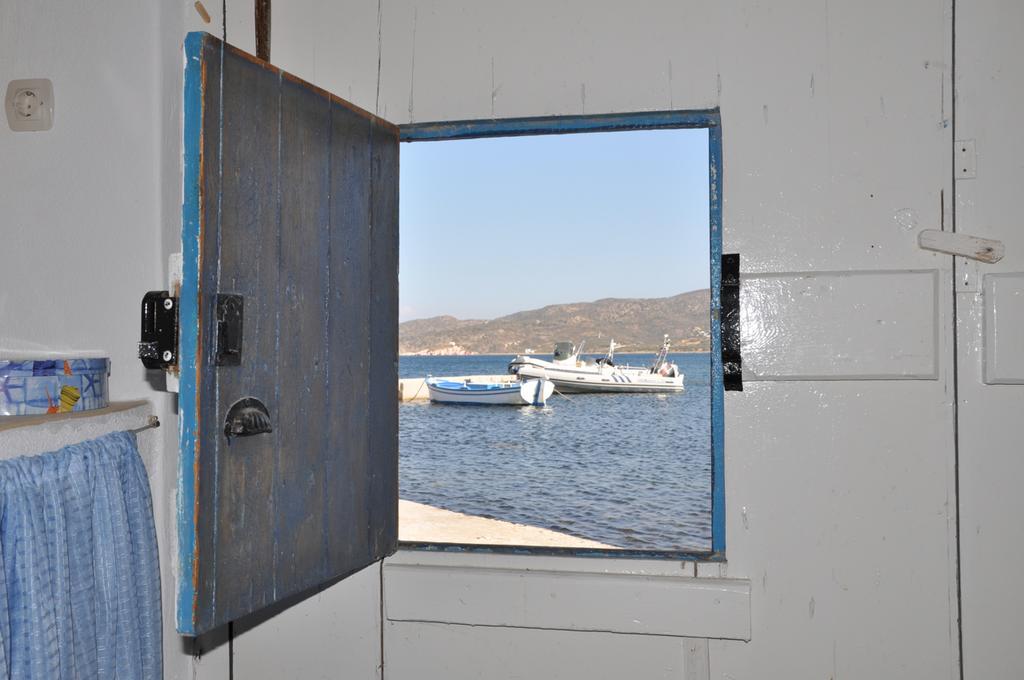 Palirroia (High Tide) Embourios (Milos) Exterior foto