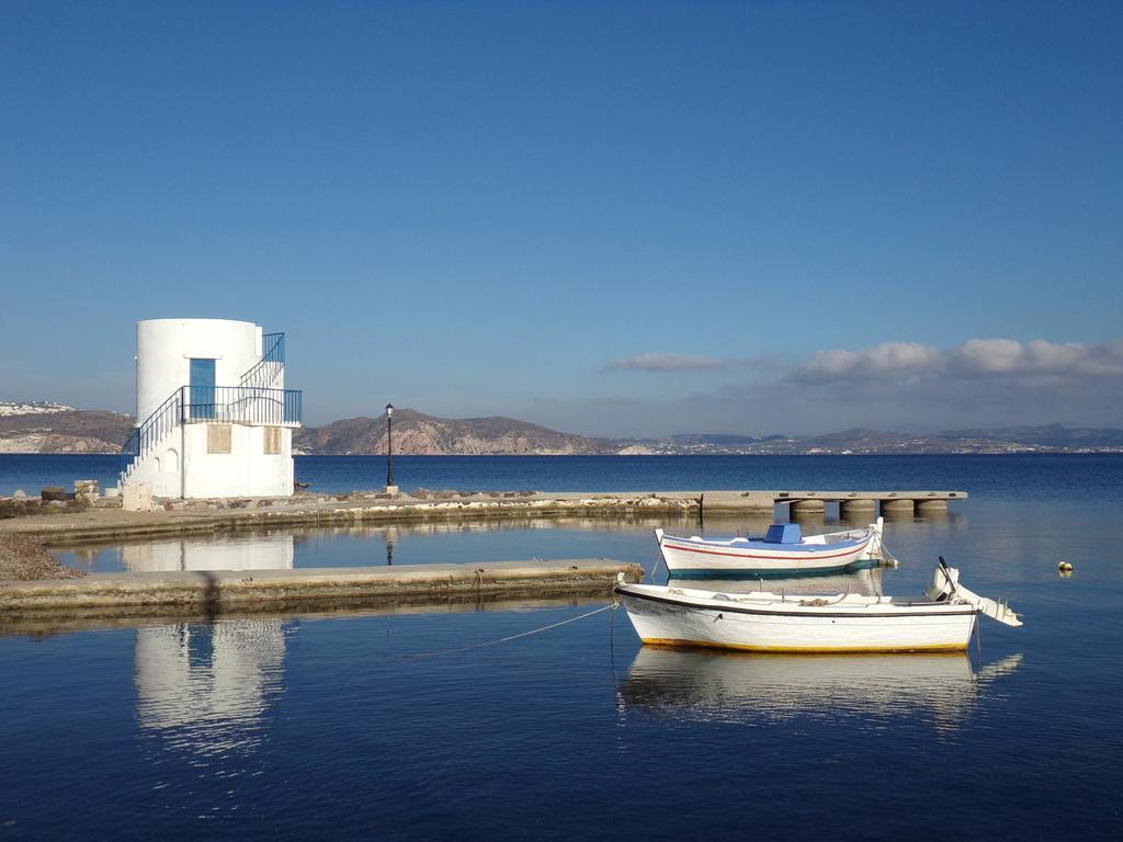 Palirroia (High Tide) Embourios (Milos) Exterior foto